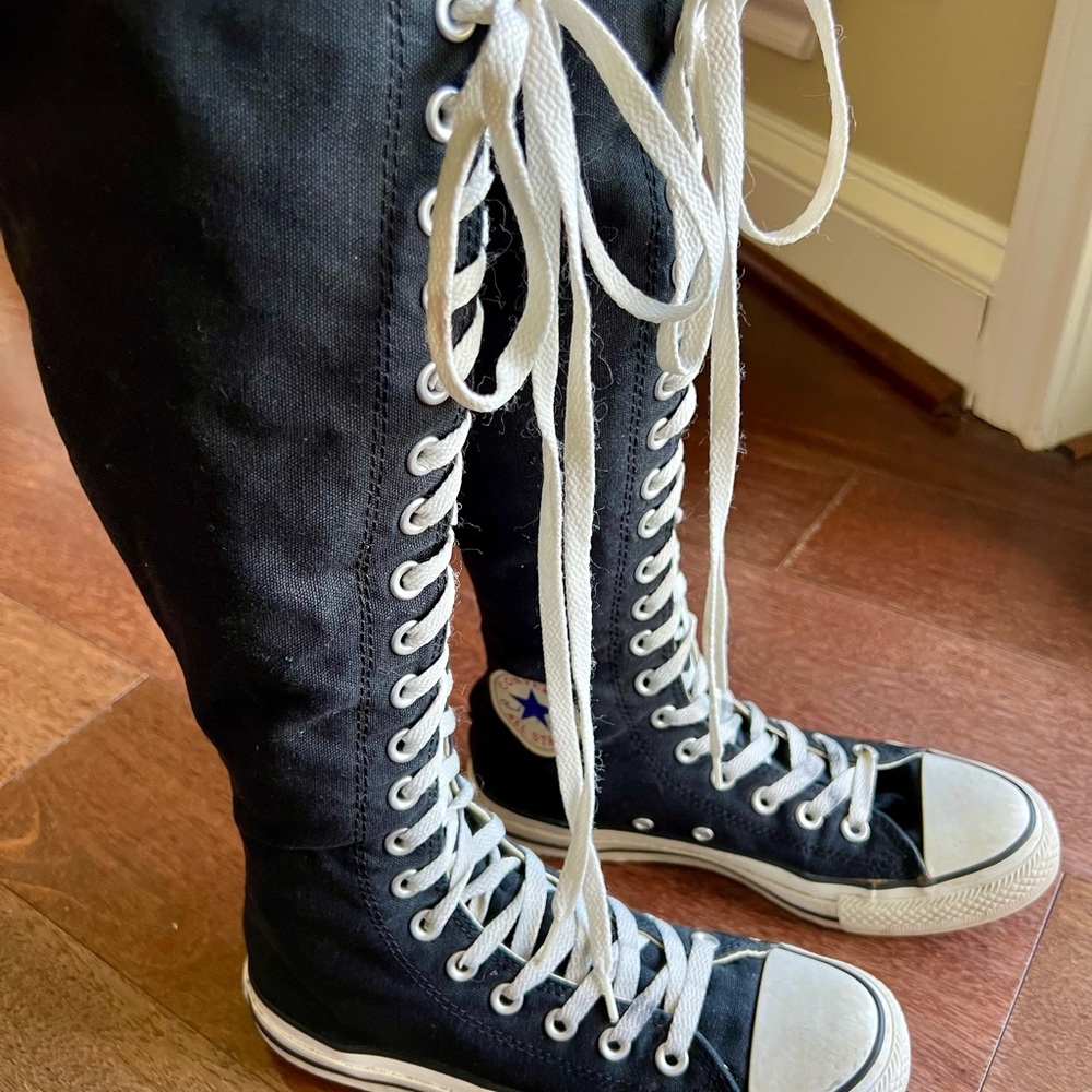 Black canvas knee high, Converse in excellent condition size 7